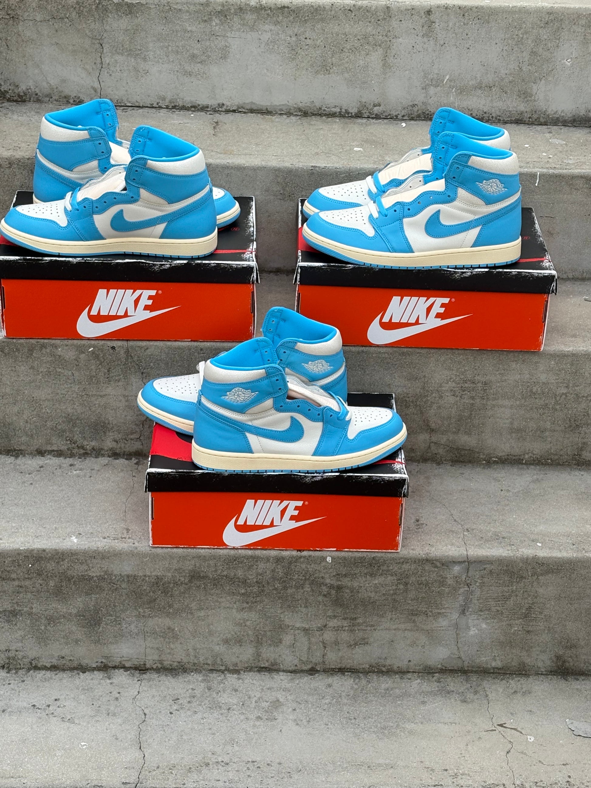 Air Jordan 1 High OG “UNC” – University Blue